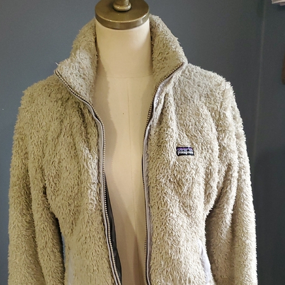 Patagonia Women's Soft Cream Teddy Jacket - Picture 8 of 15